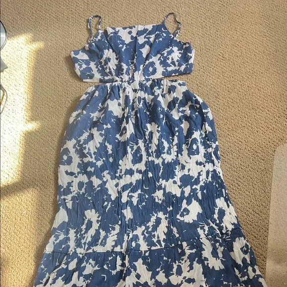 Abercrombie & Fitch crinkle texture cutout Maxi Dress - Picture 3 of 4